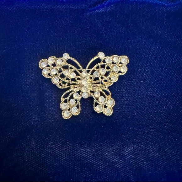Vintage Gold Tone Butterfly With Clear Faceted Rhinestones Brooch Pin - Picture 1 of 6